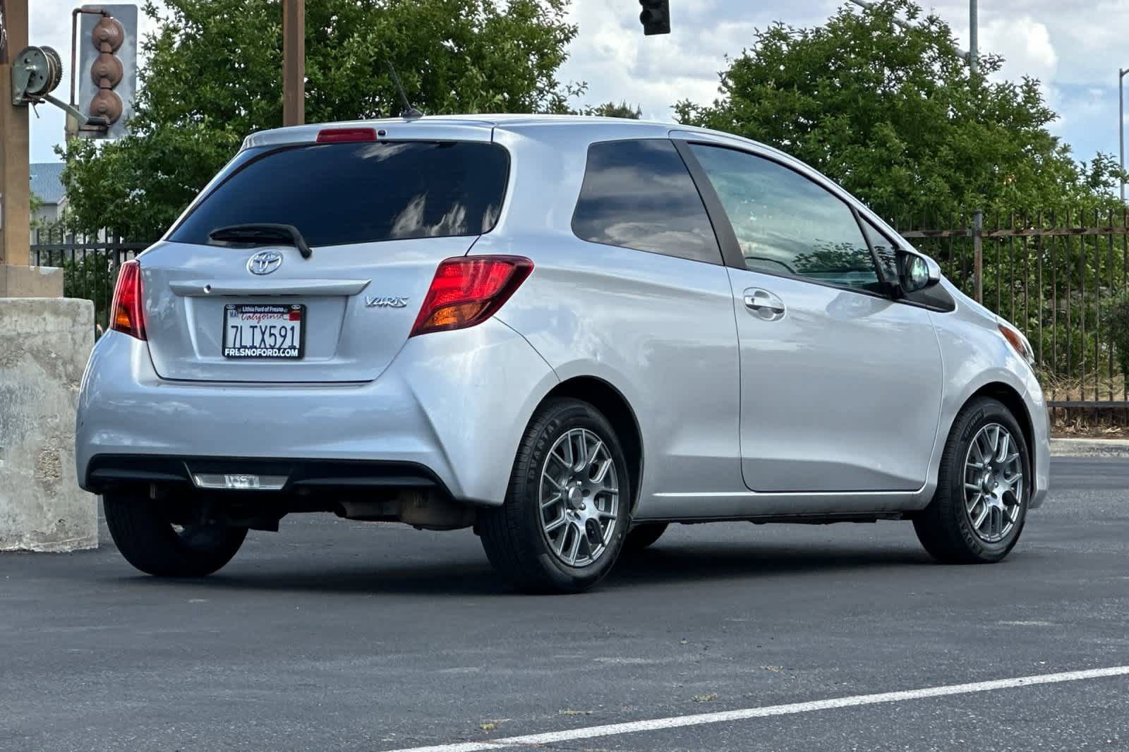 Used 2015 Toyota Yaris L image 2