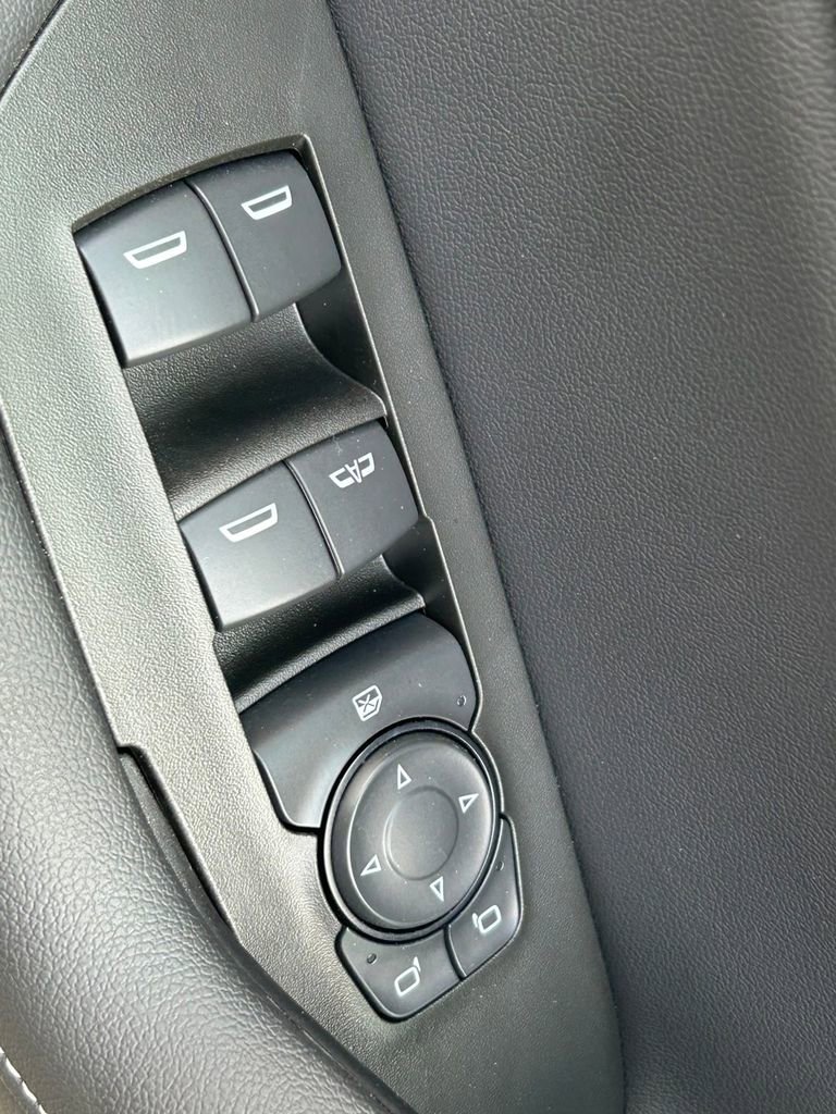 Used 2025 Chevrolet Blazer LT AWD/4WD image 18