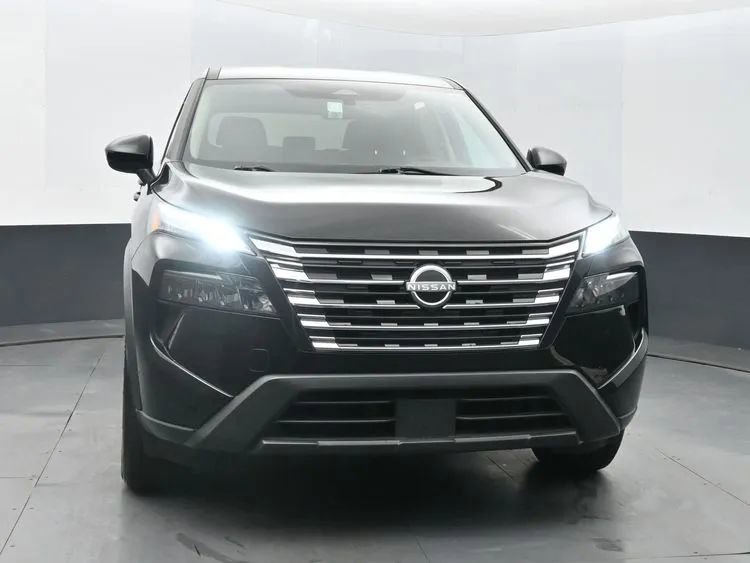 Used 2024 Nissan Rogue SV image 3