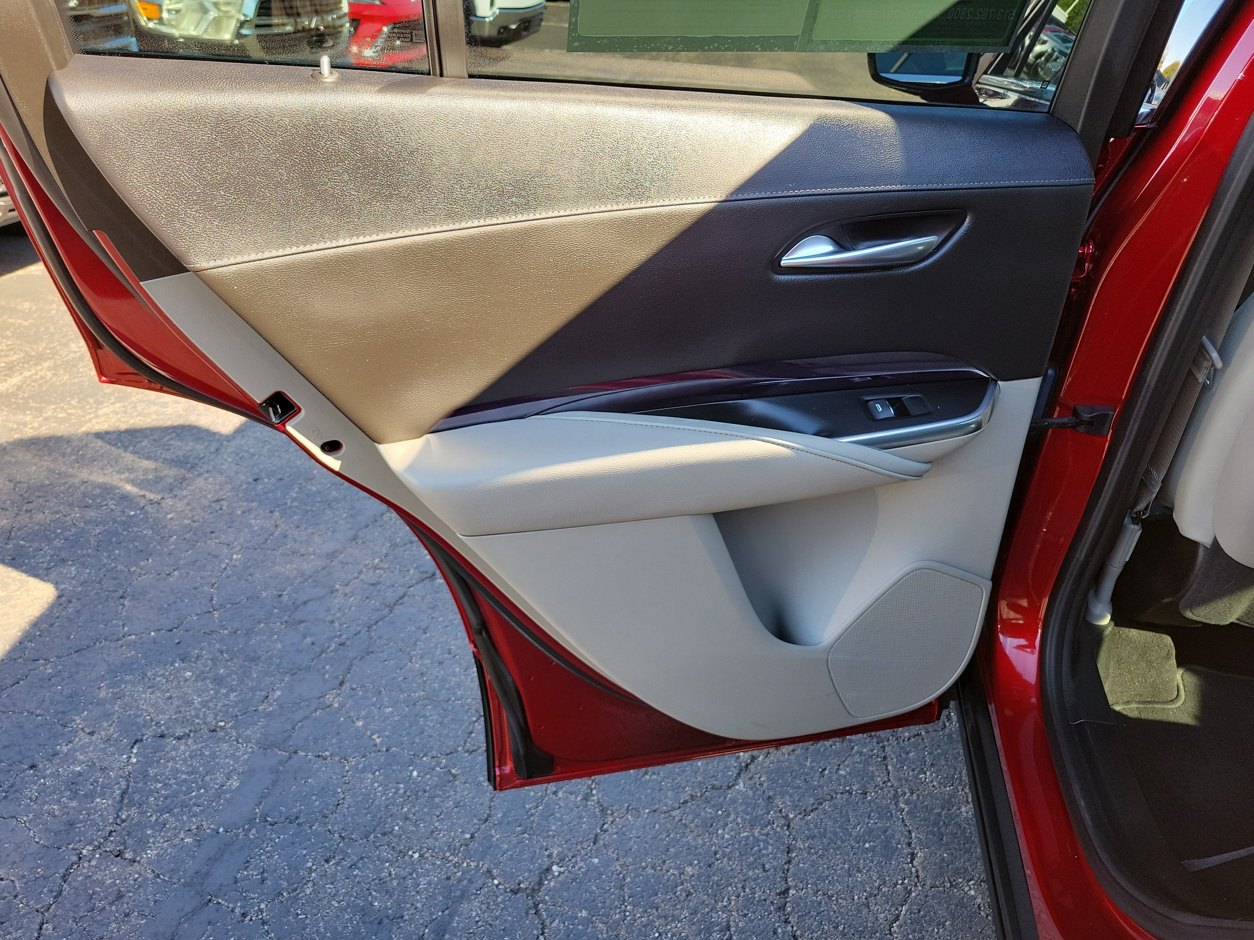 Used 2022 Cadillac XT4 Luxury w/ Cold Weather Package AWD/4WD image 15