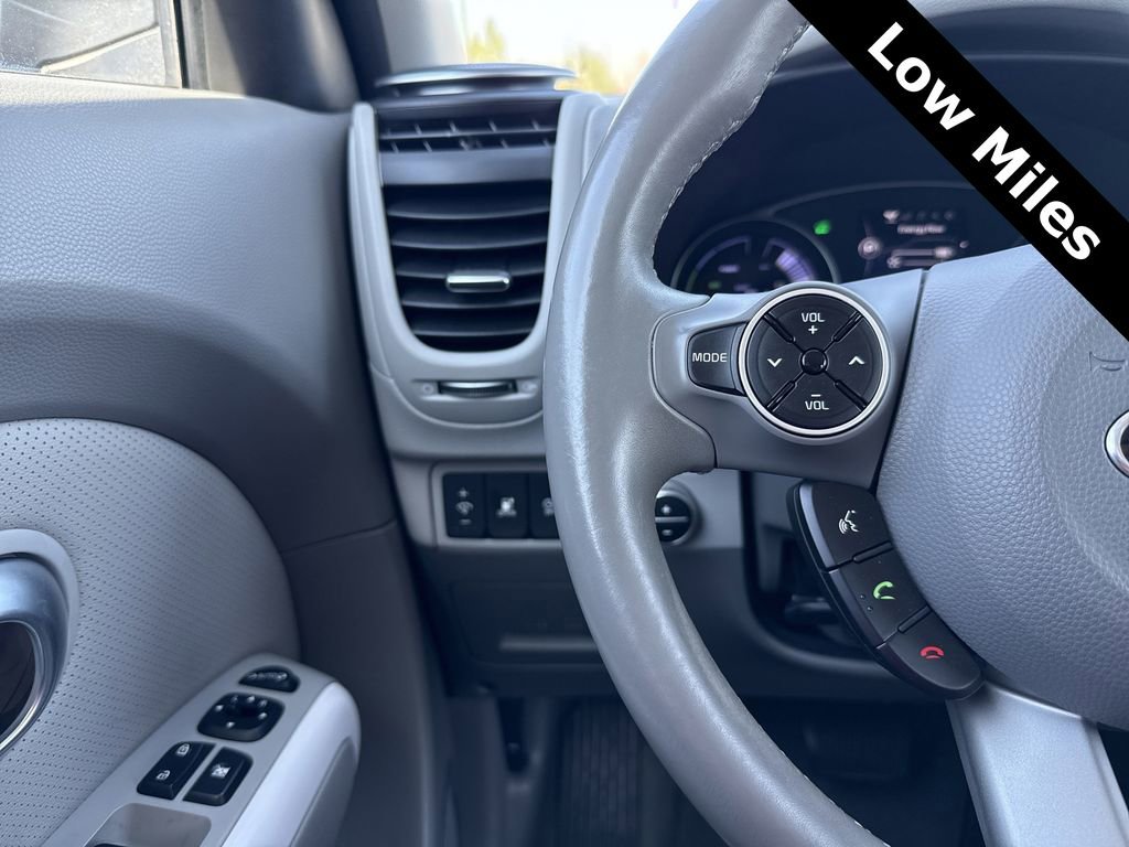 Used 2017 Kia Soul EV + w/ Sun & Fun Package image 16