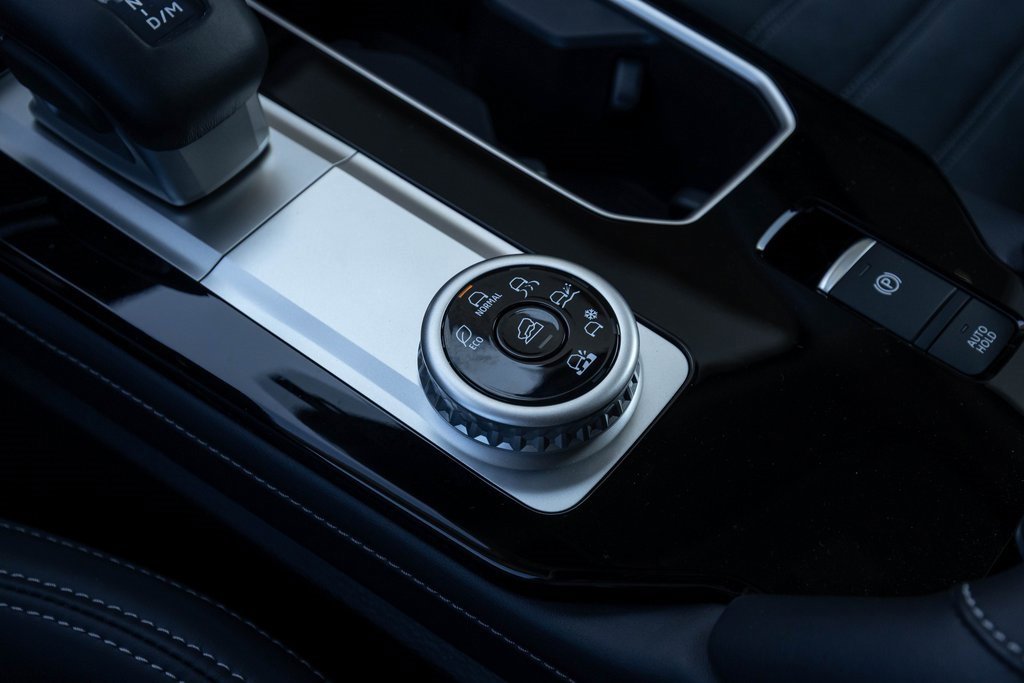 Used 2025 Mitsubishi Outlander SE image 29