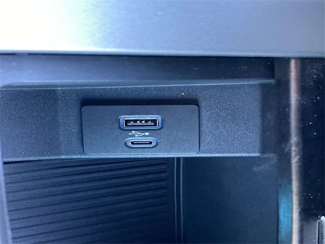 Used 2022 Ford F250 Lariat w/ Black Appearance Package image 32