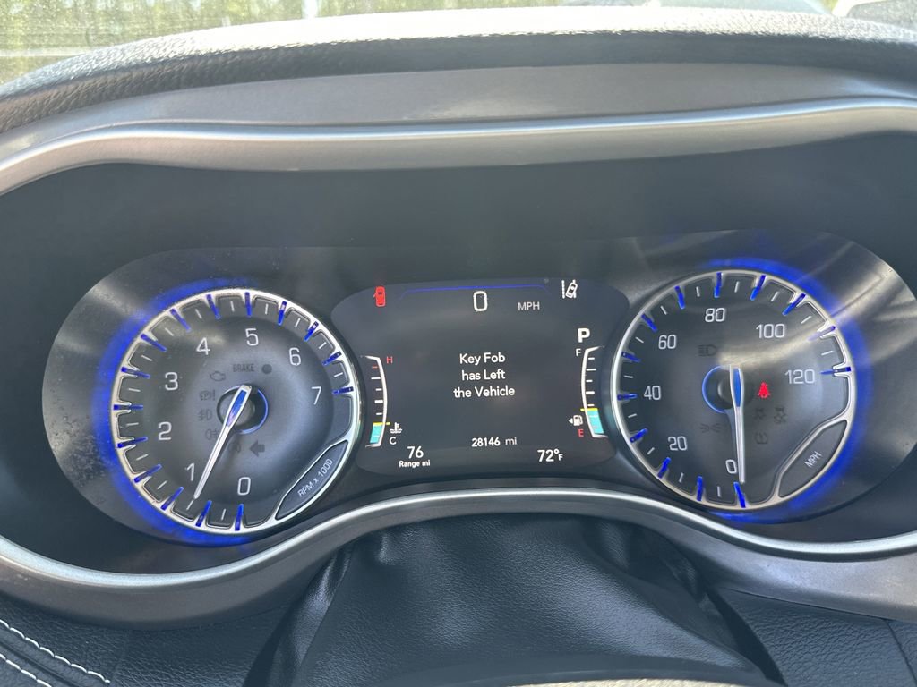 Used 2023 Chrysler Pacifica Touring-L FWD image 27