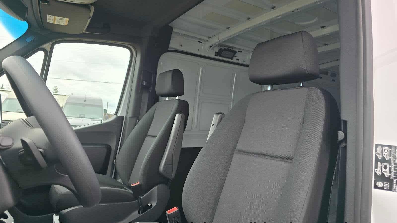 Used 2024 Mercedes-Benz Sprinter 4500 image 24
