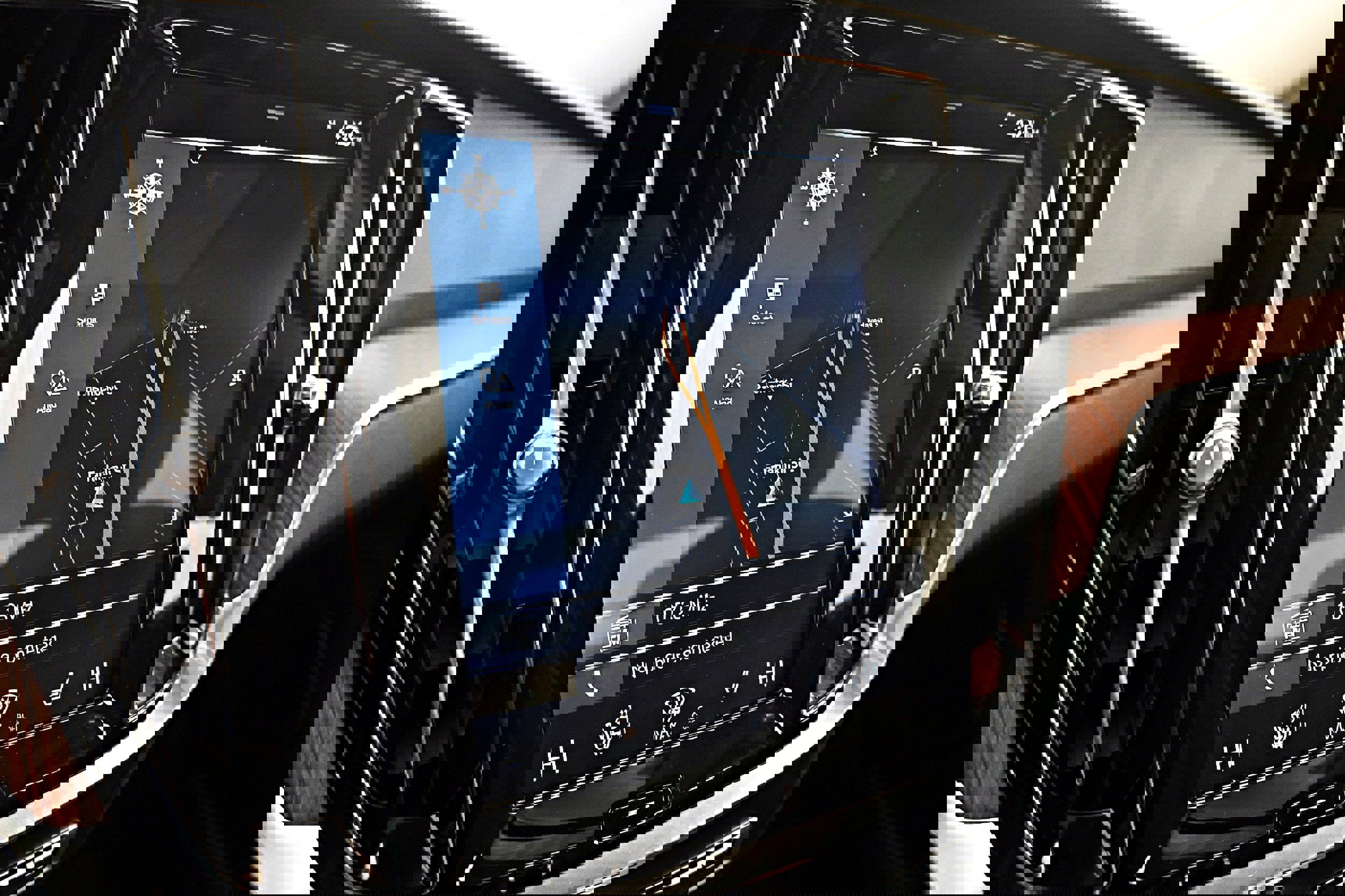 Used 2019 Volvo S60 T6 Momentum w/ Multimedia Package image 11