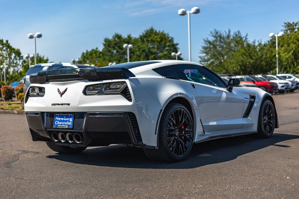 Used 2016 Chevrolet Corvette Z06 w/ 3LZ Preferred Equipment Group RWD image 9