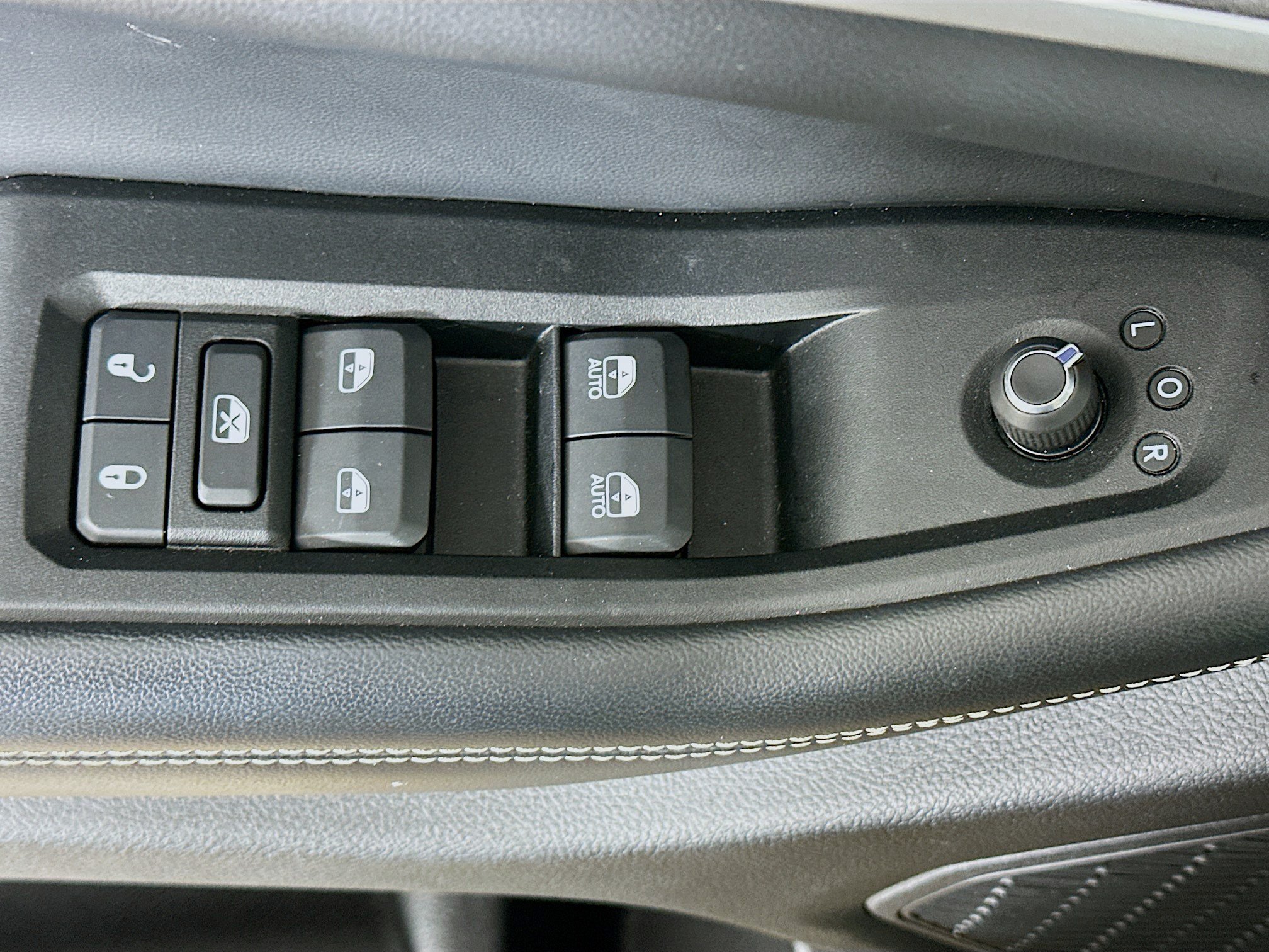 Used 2023 Jeep Grand Cherokee L Limited AWD/4WD image 15
