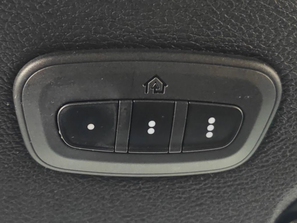 Used 2019 Jeep Wrangler Unlimited Sahara image 11