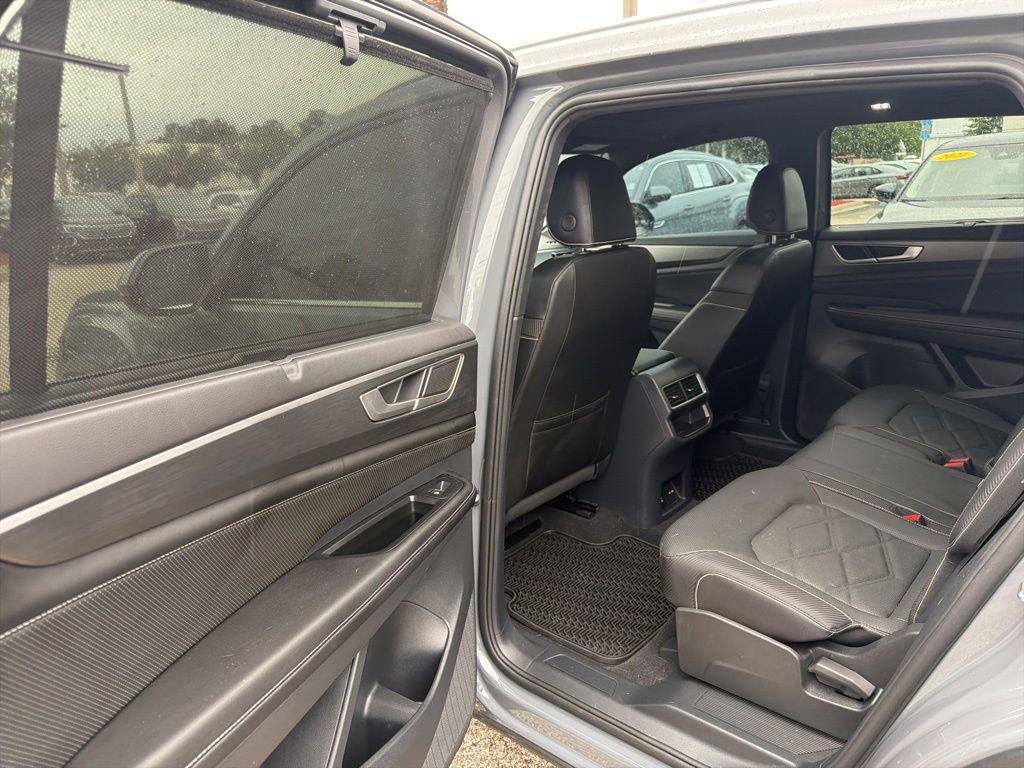 Certified 2025 Volkswagen Atlas Cross Sport SE w/ Panoramic Sunroof Package AWD/4WD image 13