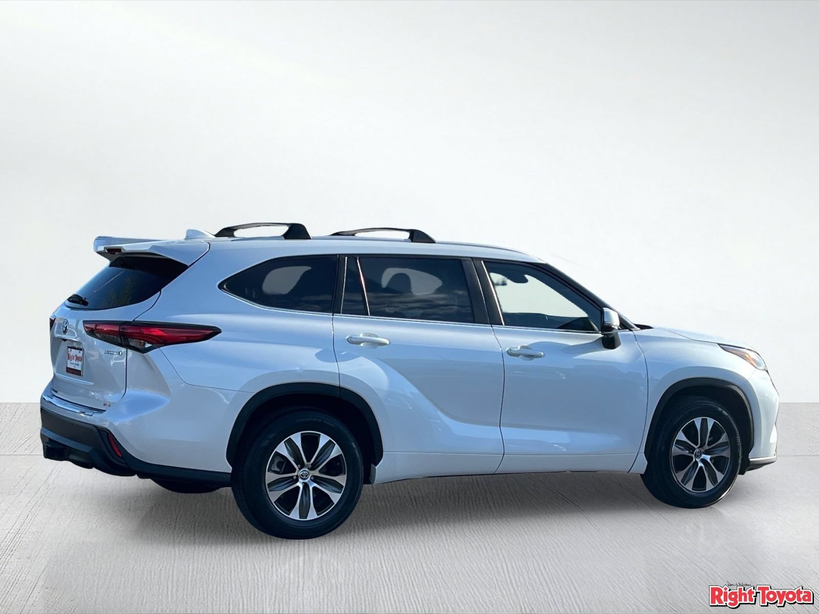 Used 2023 Toyota Highlander XLE FWD image 5