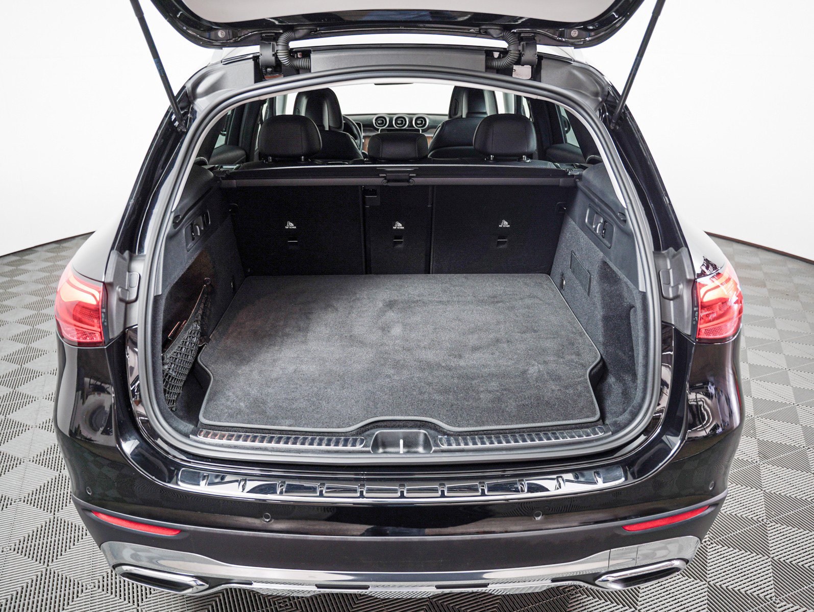 Certified 2025 Mercedes-Benz GLC 350e 4MATIC image 4