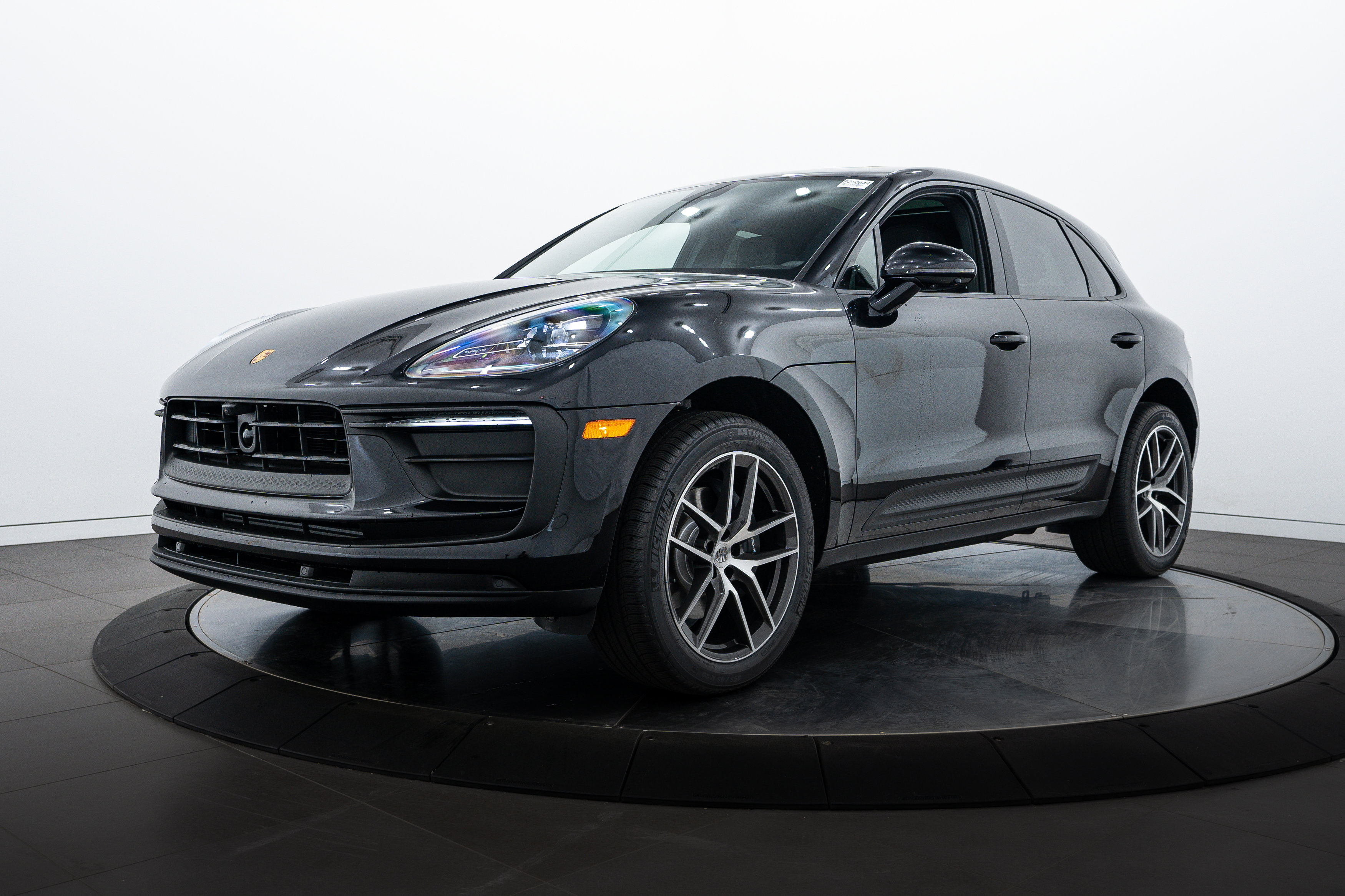New 2025 Porsche Macan image 1