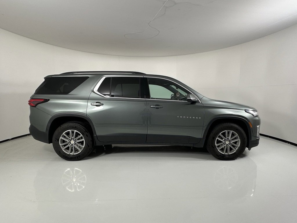 Used 2023 Chevrolet Traverse LT image 3