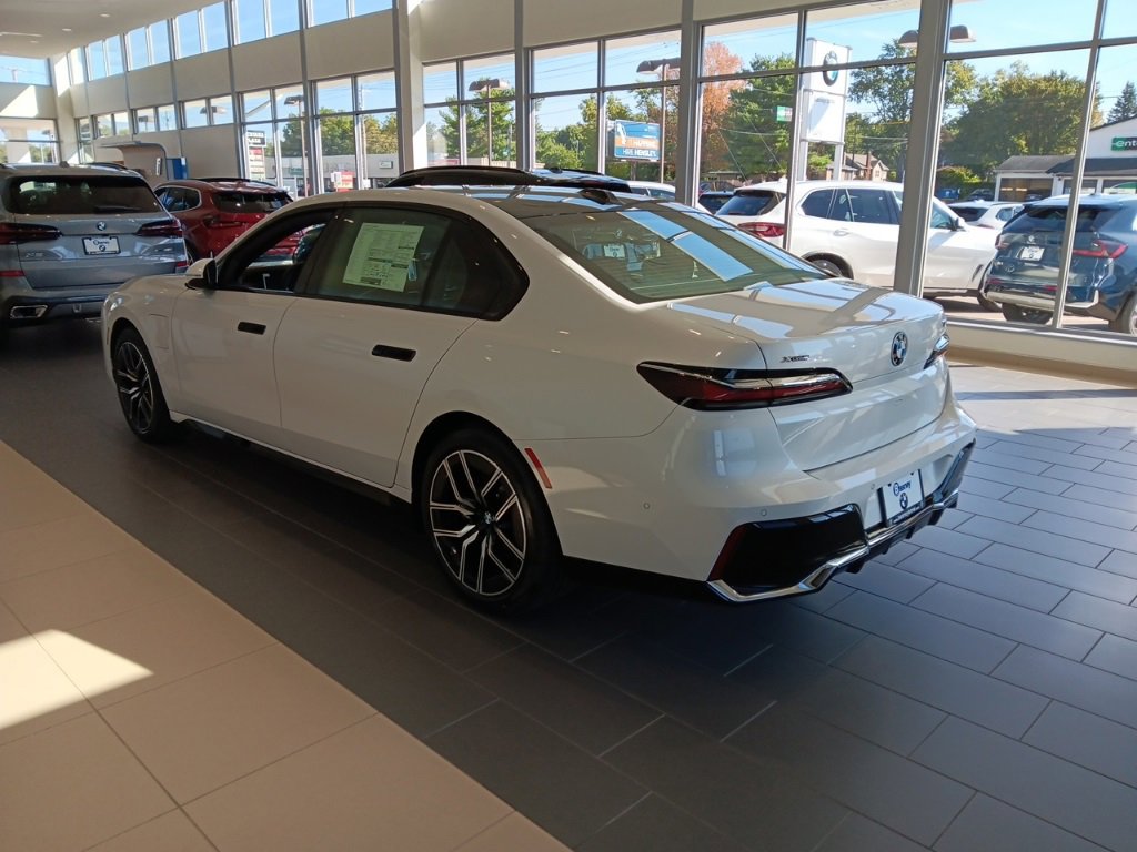 New 2026 BMW 750e xDrive image 4