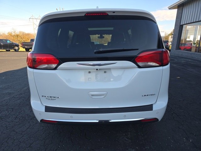 Used 2020 Chrysler Pacifica Limited image 6