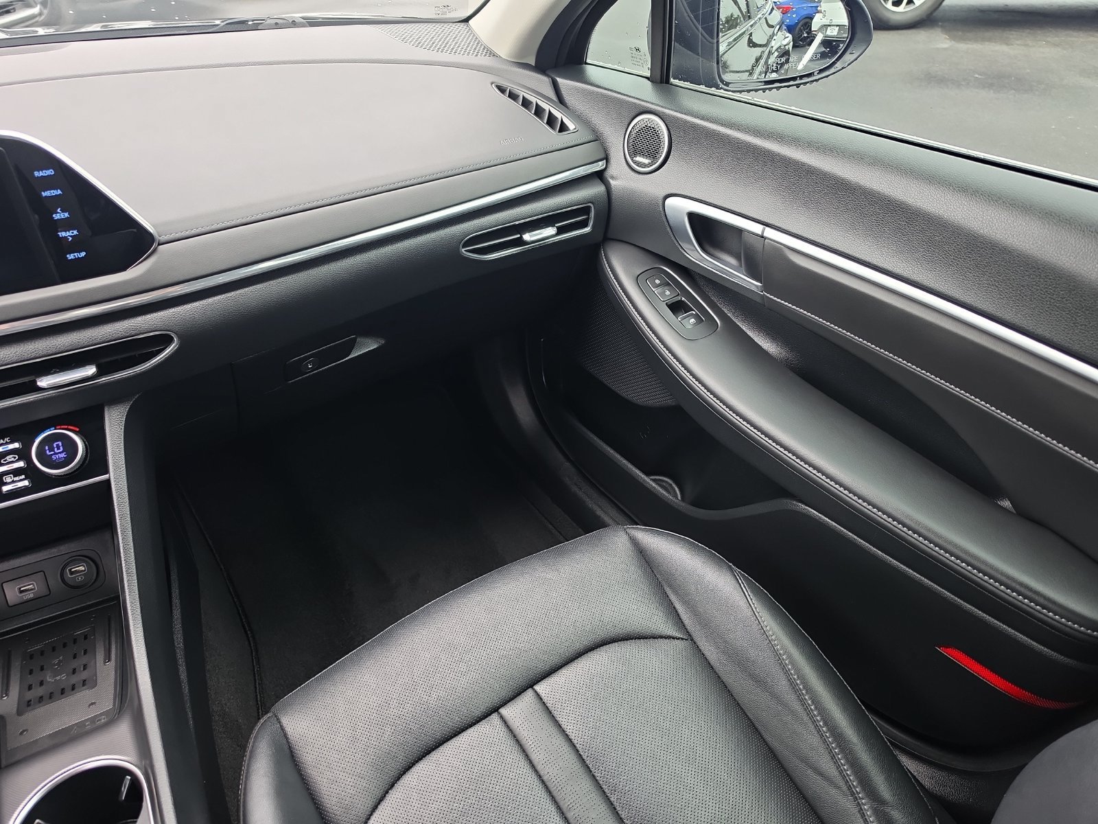 Used 2022 Hyundai Sonata Limited w/ Cargo Package FWD image 13