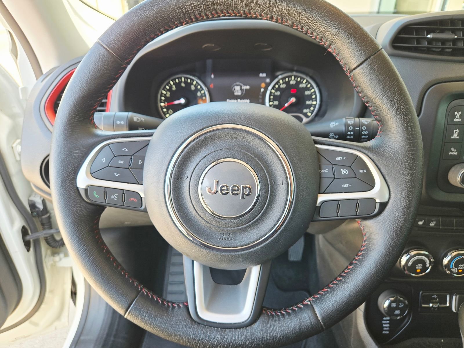 Used 2015 Jeep Renegade Trailhawk w/ Cold Weather Group image 10