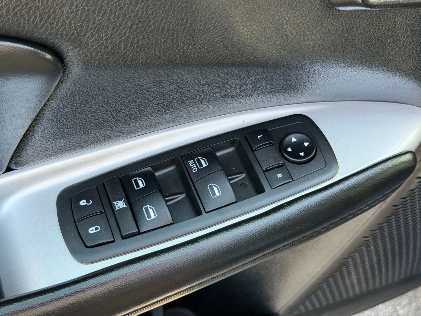 Used 2019 Dodge Journey SE w/ Premium Group FWD image 12