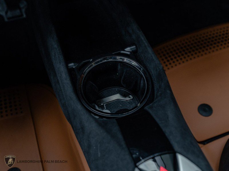 Used 2022 Ferrari SF90 Spider image 23