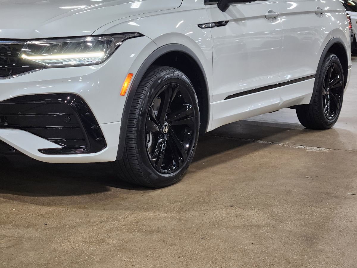 Used 2024 Volkswagen Tiguan SE R-Line image 16