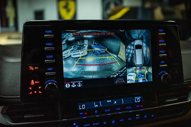 Used 2023 Toyota Sienna Platinum image 23