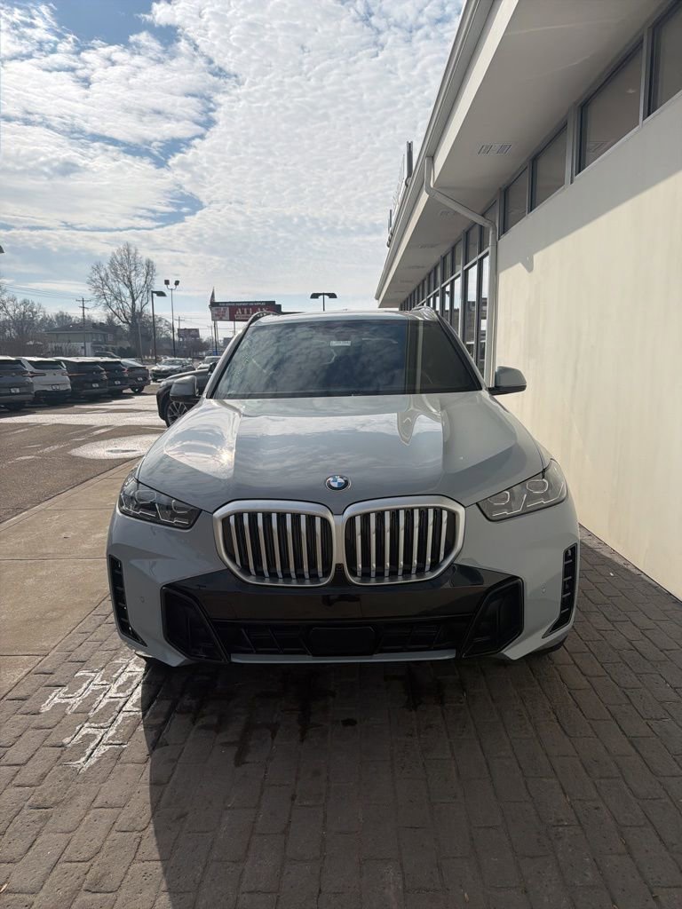 New 2026 BMW X5 xDrive40i w/ M Sport Package image 2