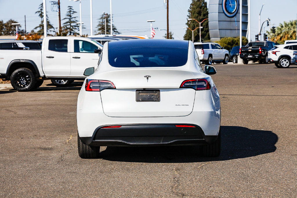 Used 2024 Tesla Model Y Long Range AWD/4WD image 3