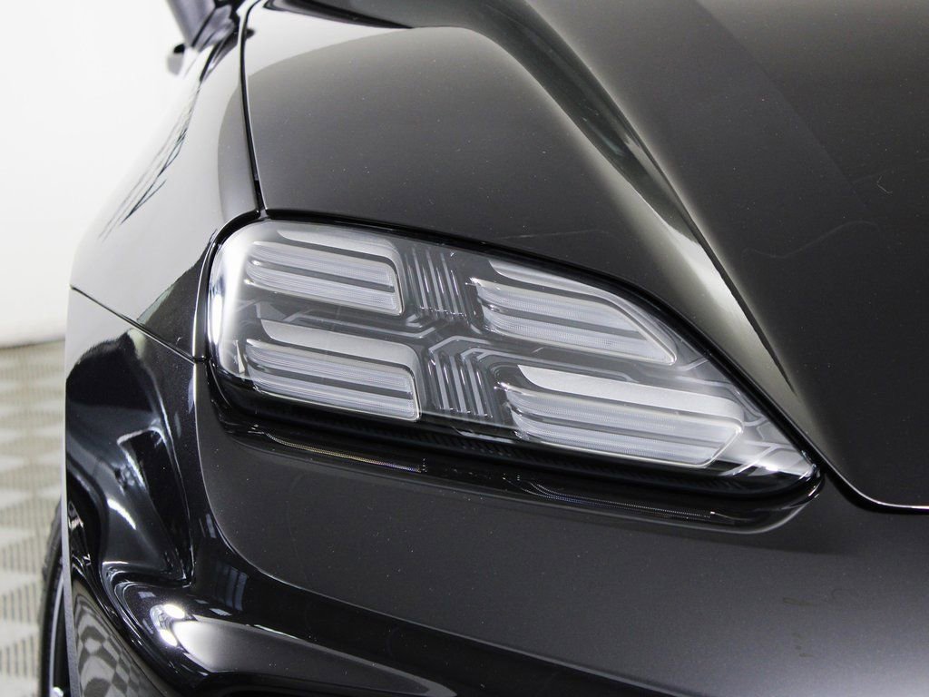 Certified 2025 Porsche Macan 4 Electric AWD/4WD image 11