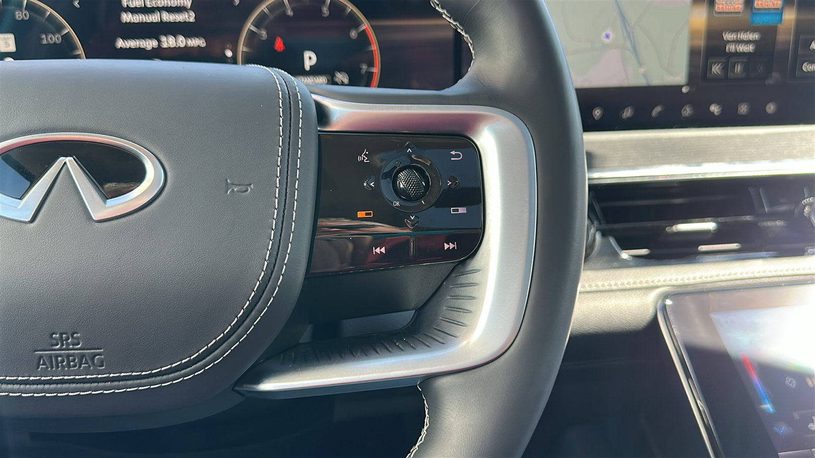 Used 2025 INFINITI QX80 Sensory image 17