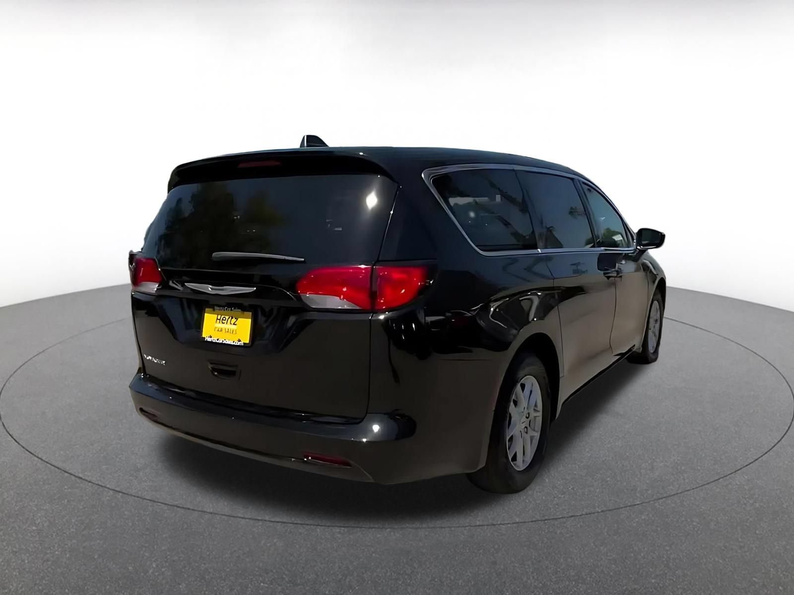 Used 2024 Chrysler Voyager LX FWD image 14