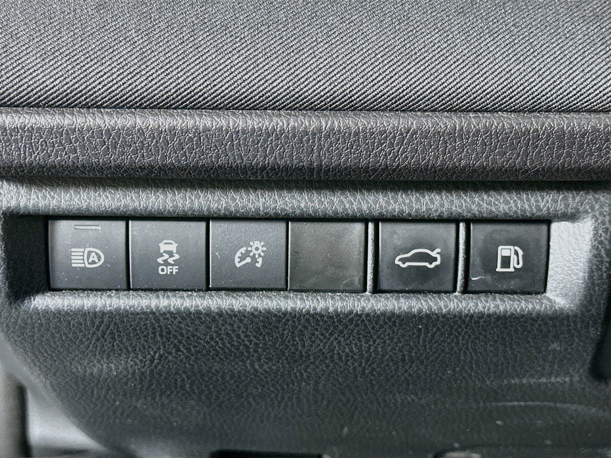 Used 2025 Toyota Camry LE FWD image 17