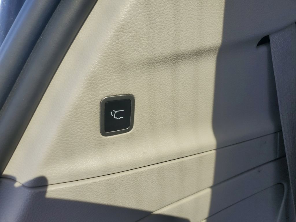 Used 2024 Chrysler Pacifica Limited FWD image 19
