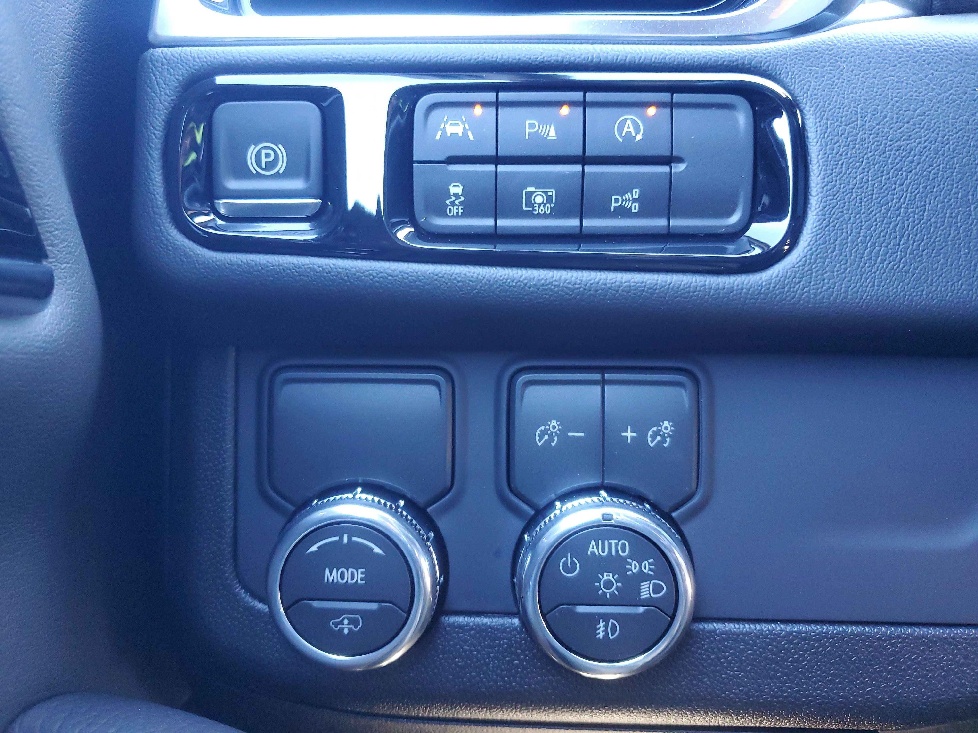 New 2026 GMC Yukon Denali w/ Sun & Power Step Package image 31