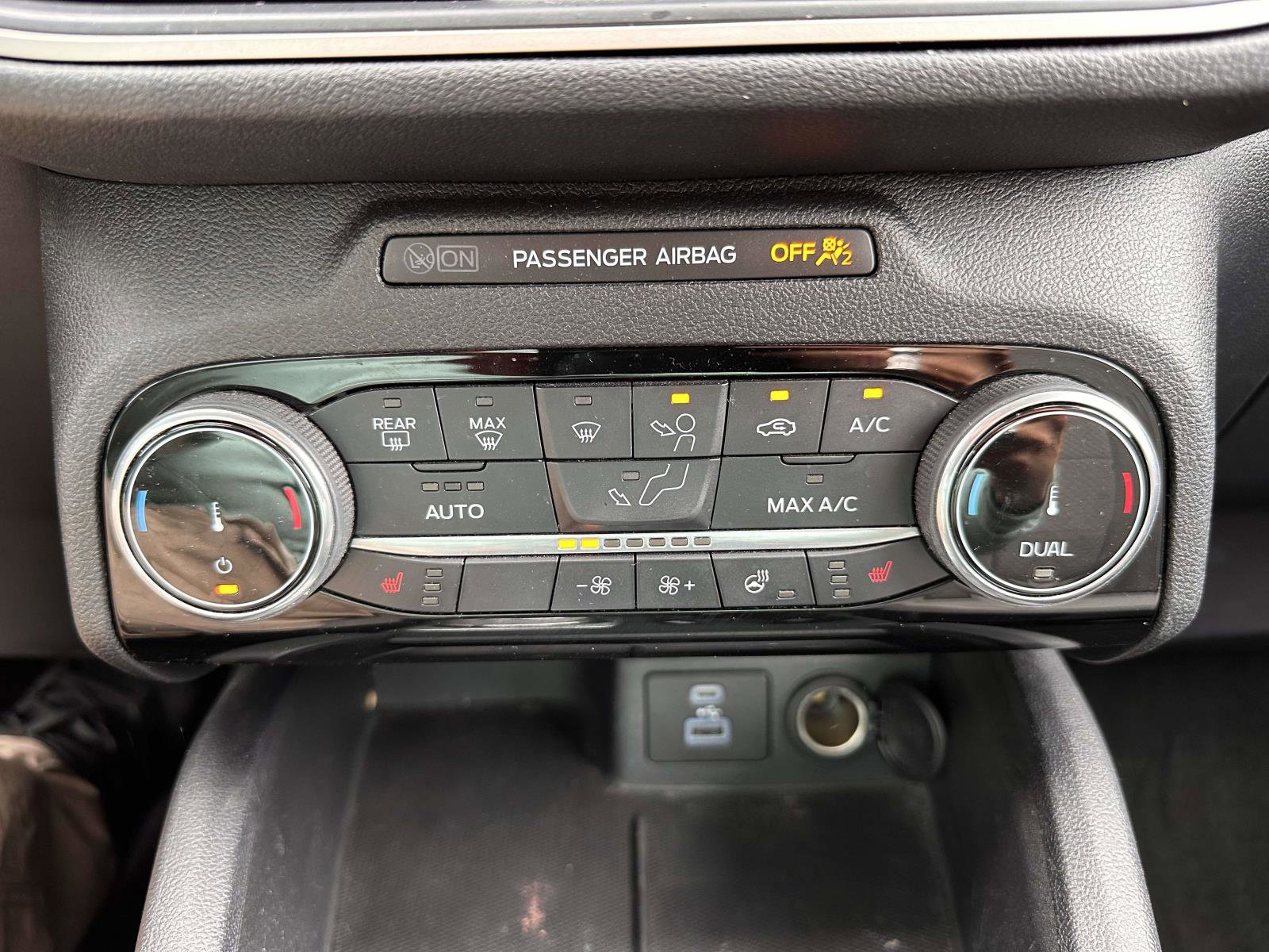 Certified 2022 Ford Escape SE w/ SE Sport Appearance Package AWD/4WD image 25