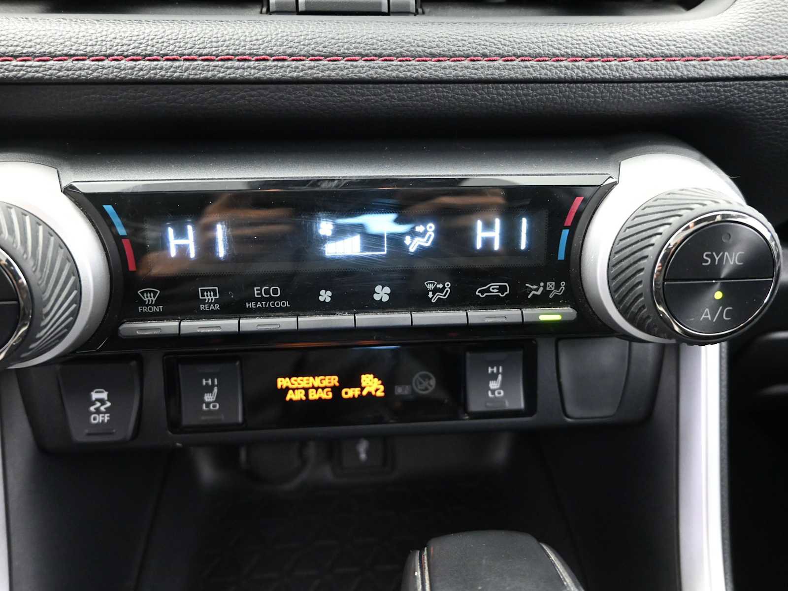 Used 2021 Toyota RAV4 SE w/ Weather & Moonroof Package image 15