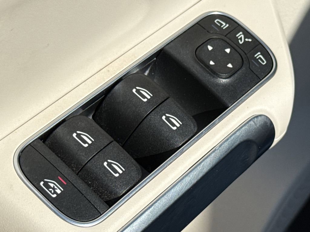 Used 2022 Mercedes-Benz GLB 250 image 20