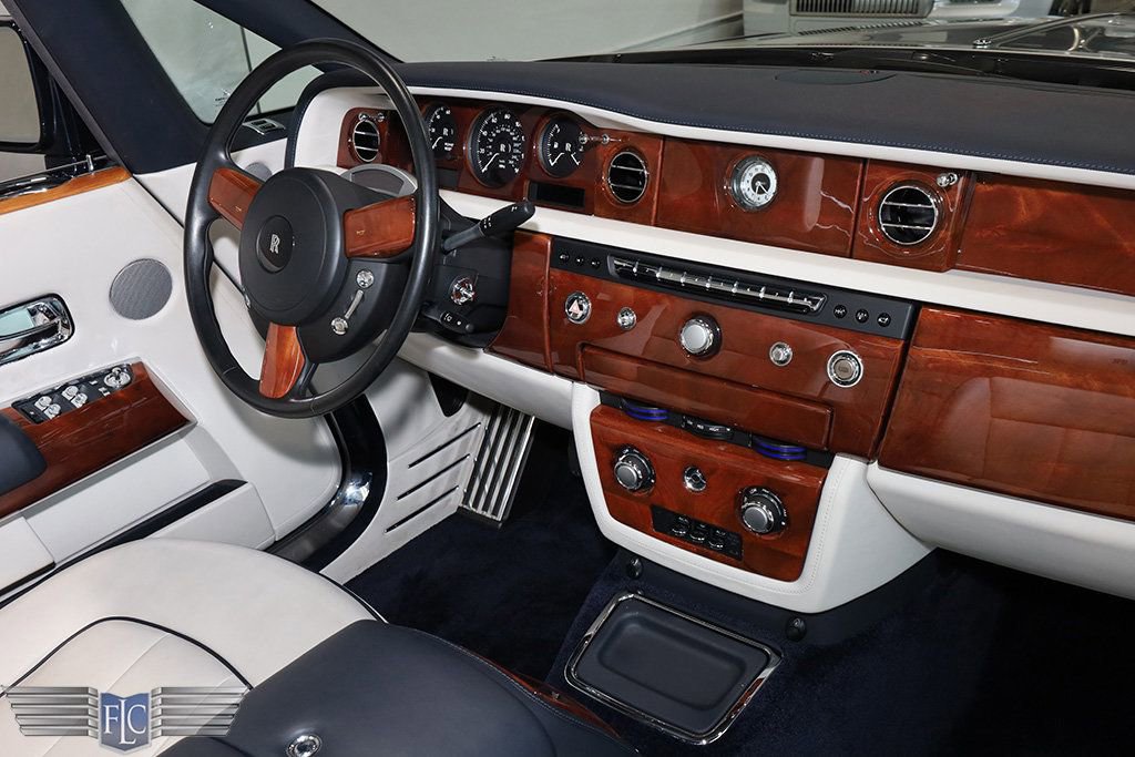 Used 2013 Rolls-Royce Phantom Drophead Coupe image 23