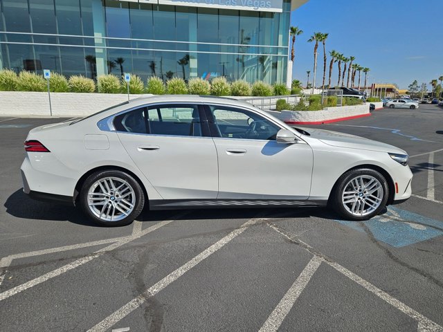 Used 2024 BMW 530i w/ Convenience Package RWD image 4