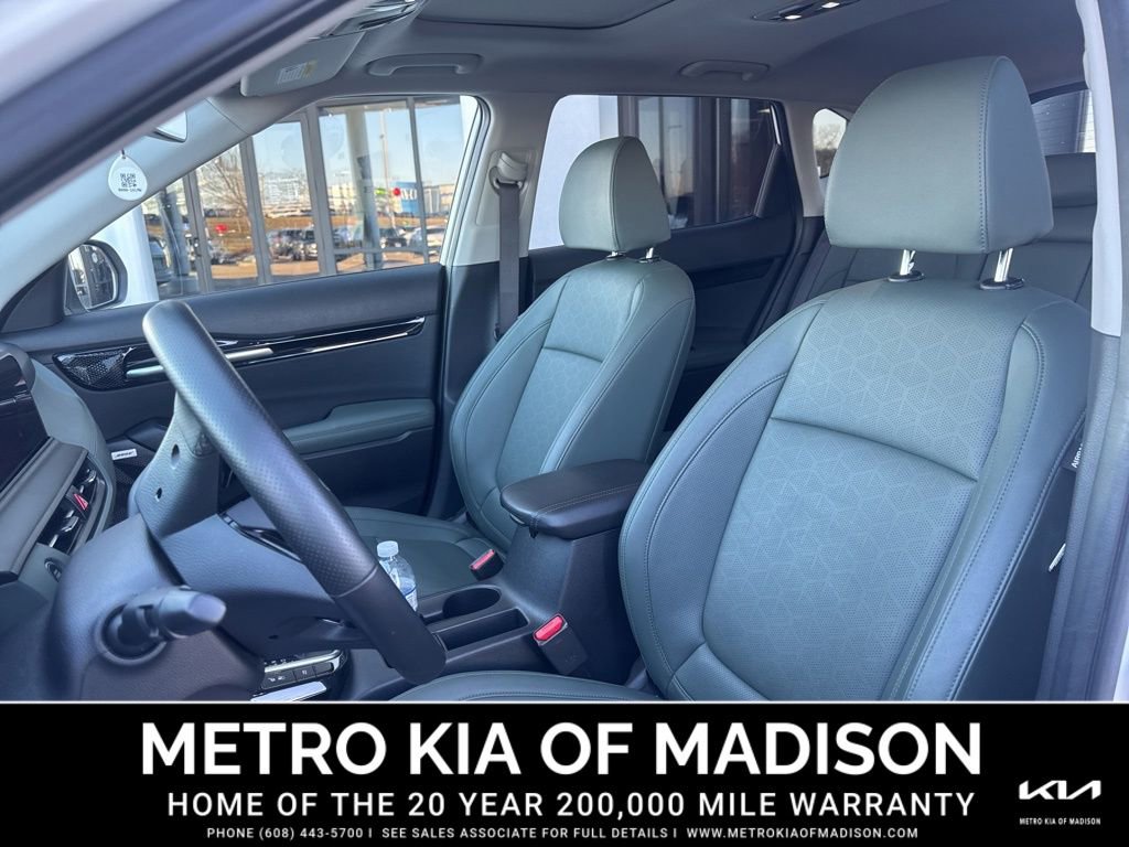 Used 2024 Kia Seltos SX w/ SX Sunroof Package image 16