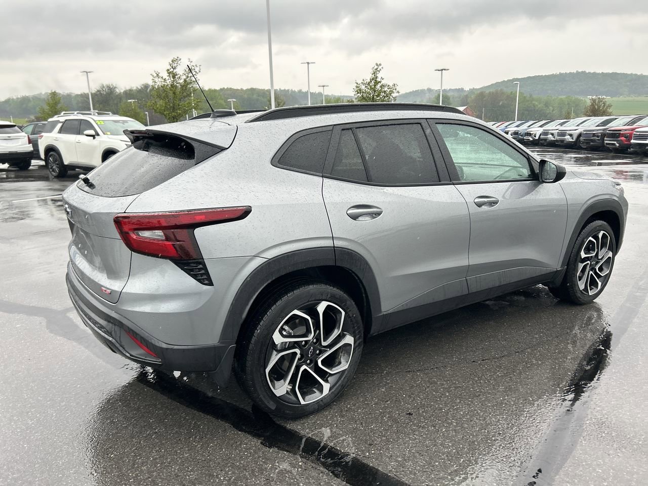 New 2025 Chevrolet Trax RS w/ Sunroof Package FWD image 7