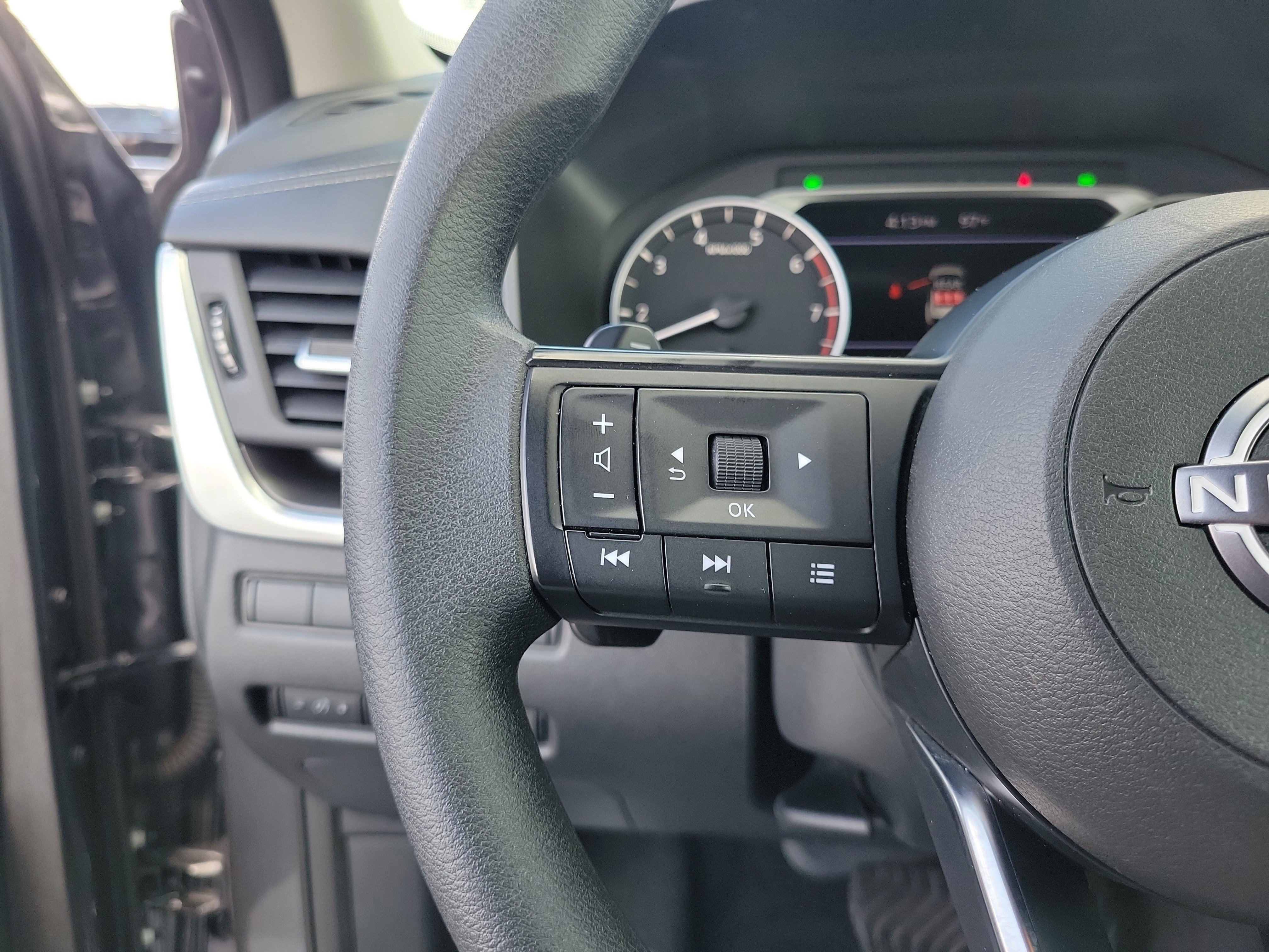 Certified 2024 Nissan Rogue SV image 22