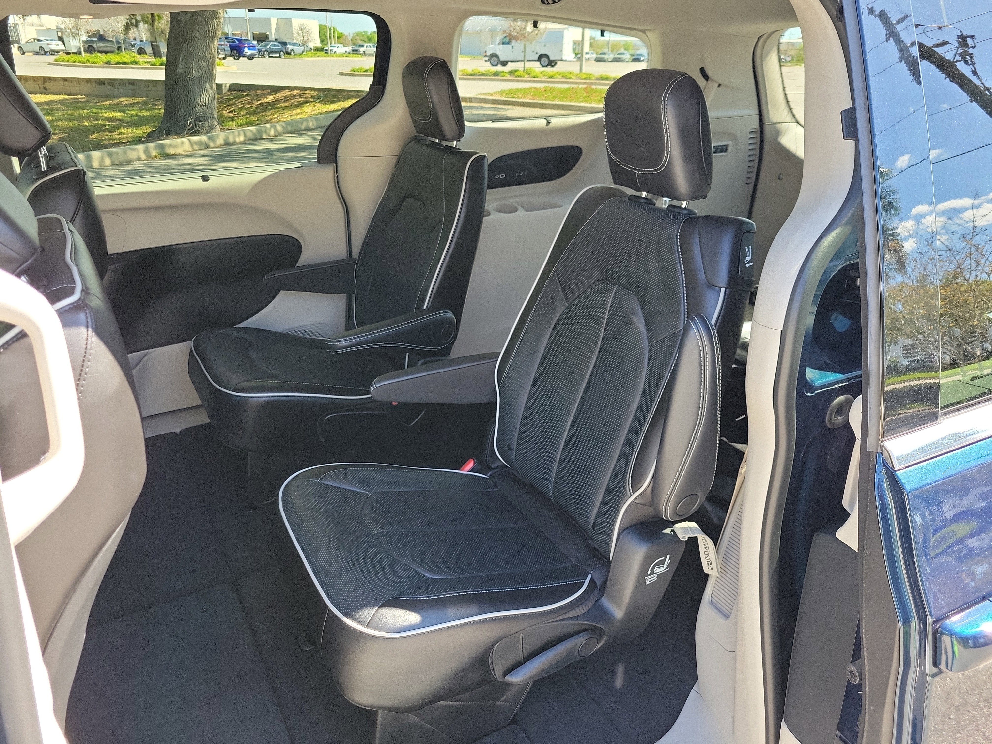 Used 2022 Chrysler Pacifica Limited image 15