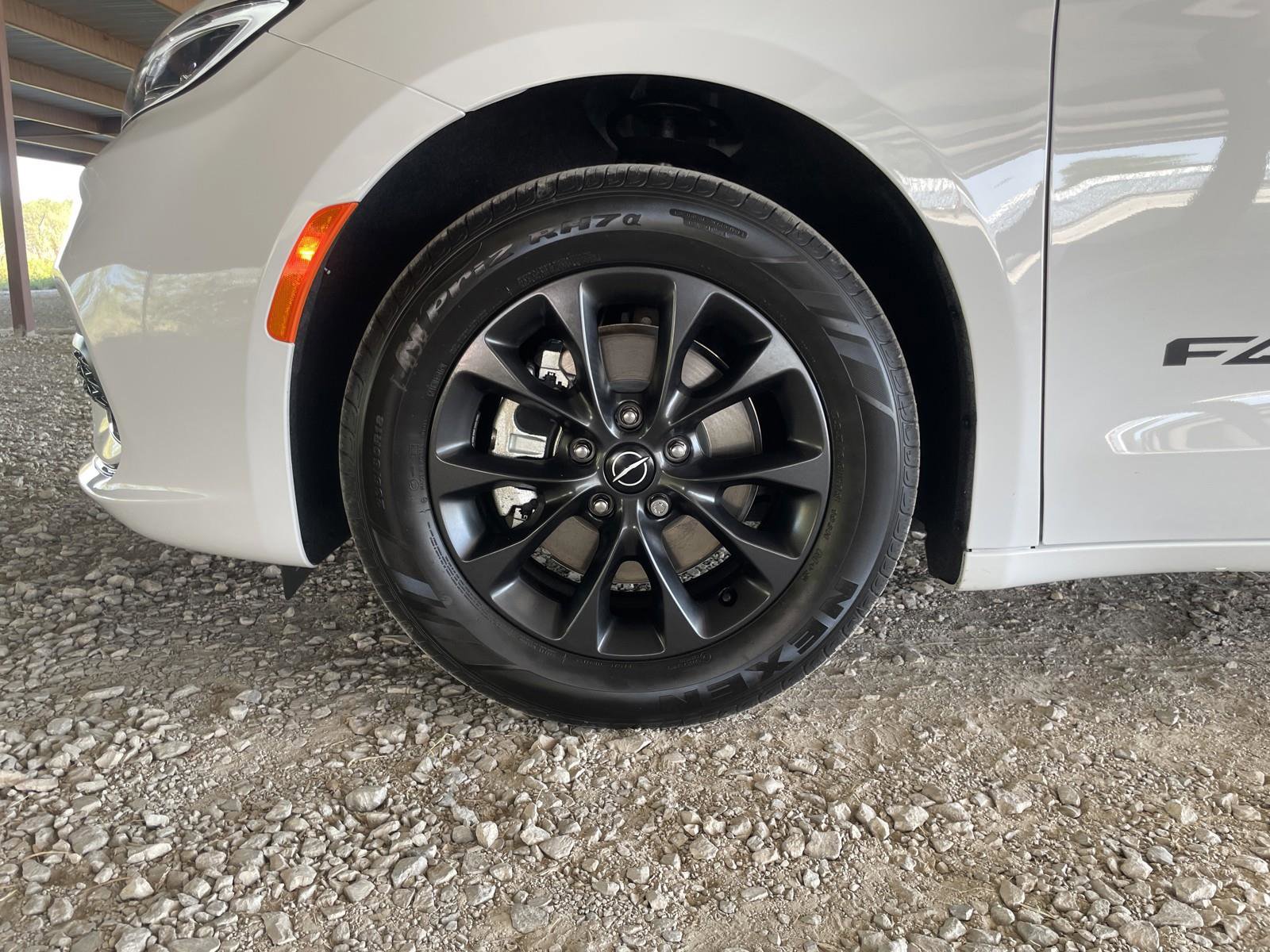 New 2025 Chrysler Pacifica Select w/ Fav Edition Package image 44