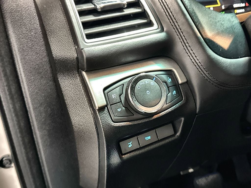 Used 2017 Ford Explorer Platinum AWD/4WD image 16