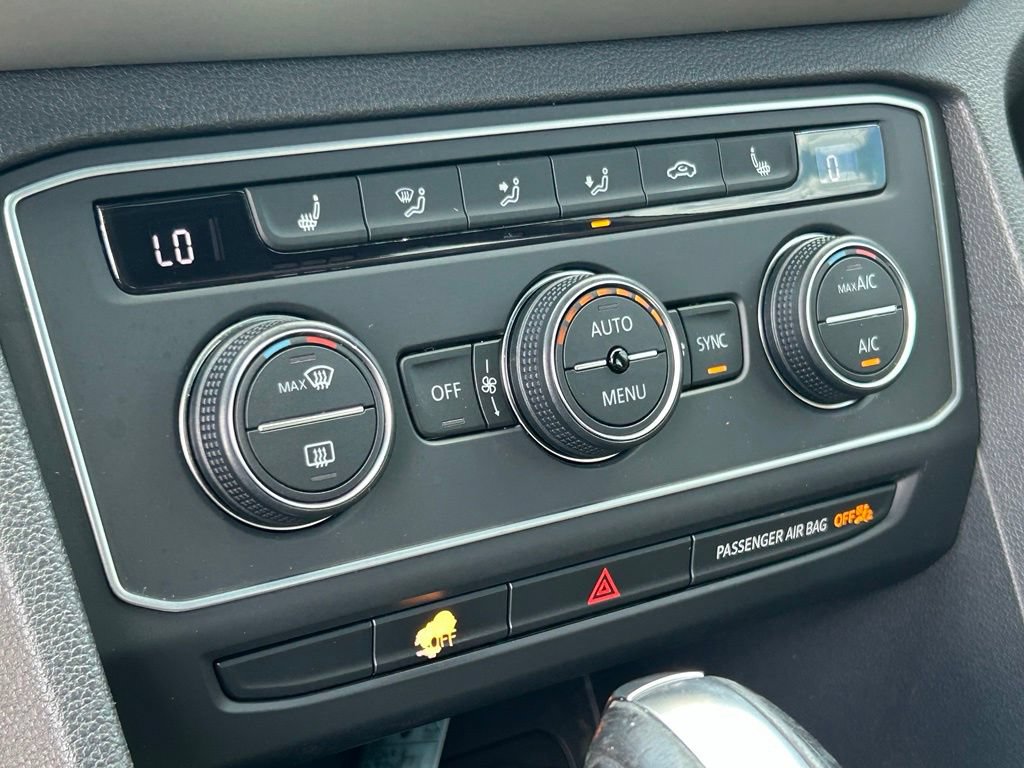Used 2021 Volkswagen Atlas Cross Sport SE w/ Panoramic Sunroof Package FWD image 33