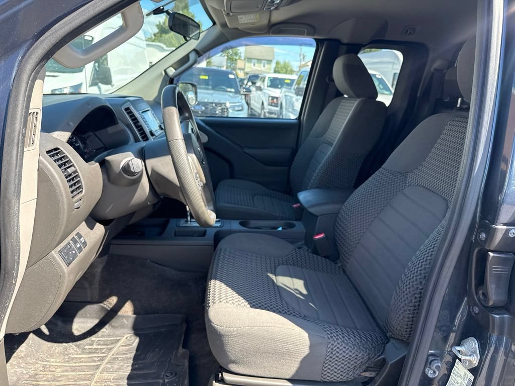 Used 2017 Nissan Frontier SV AWD/4WD image 6
