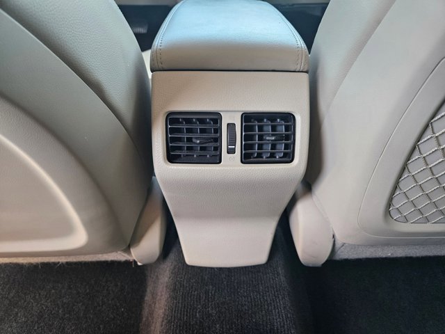 Used 2013 Subaru Outback 3.6R Limited AWD/4WD image 18