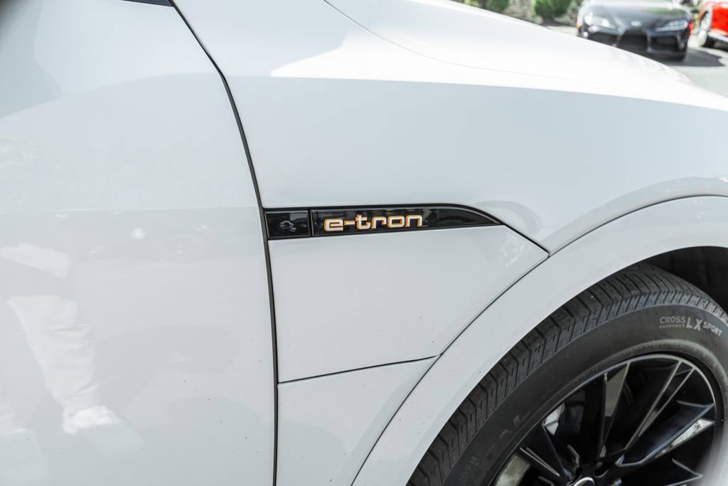 Used 2021 Audi e-tron Premium Plus w/ Premium Plus Package AWD/4WD image 4