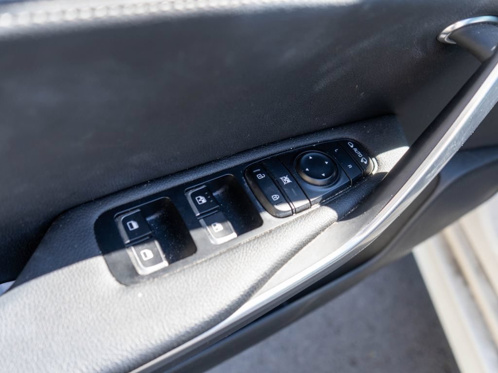 Used 2022 Kia Stinger GT1 AWD/4WD image 26